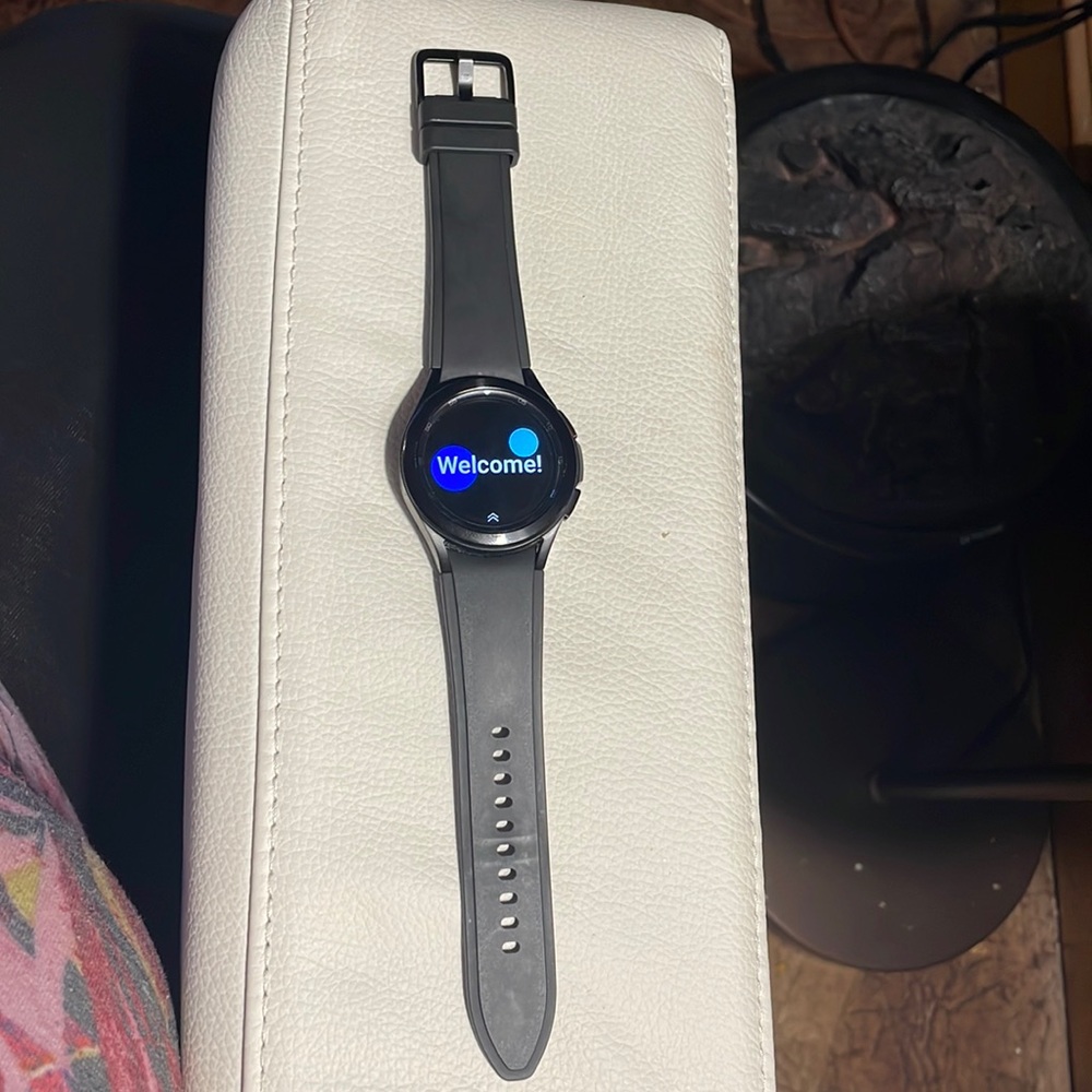 Samsung Galaxy Watch 4. Perfect condition!! Hot 🔥item!!